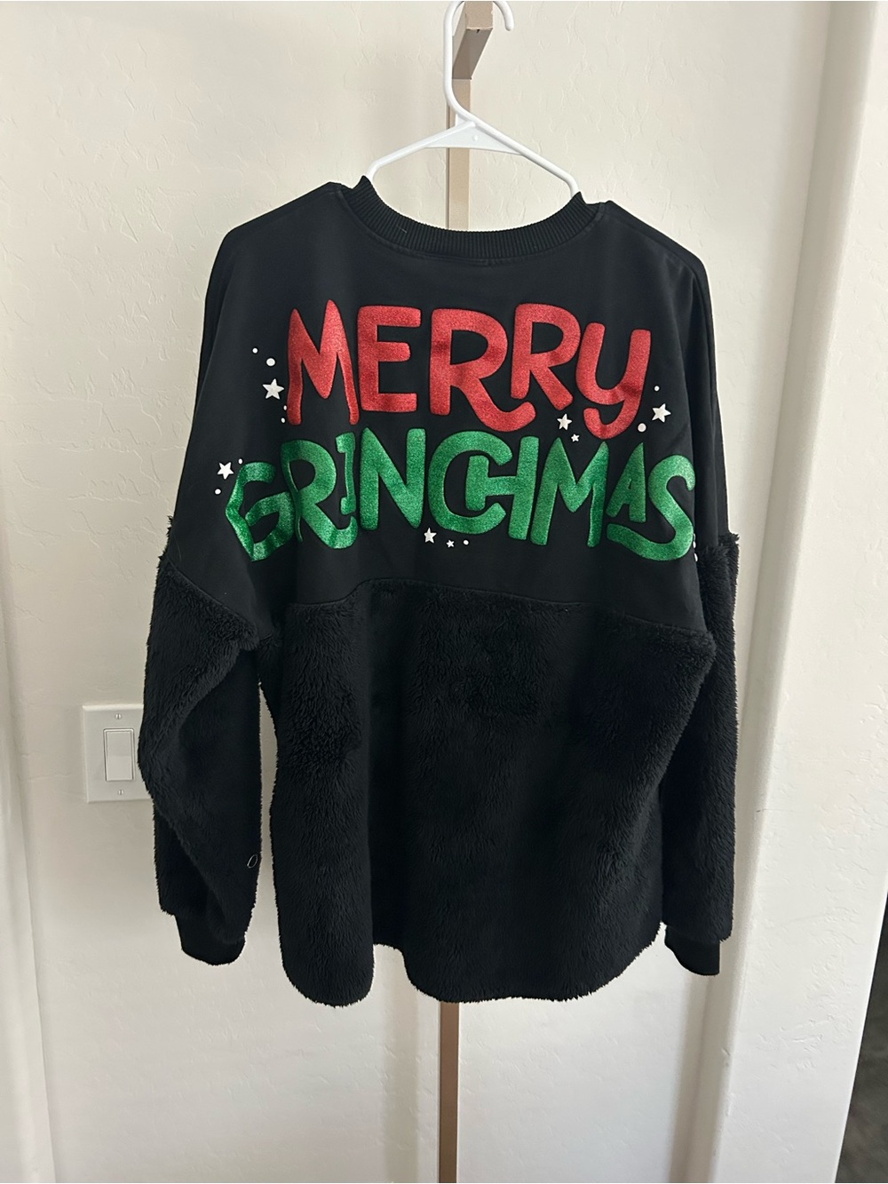 Universal Studios Black Merry Grinchmas The Grinch Spirit Jersey XL